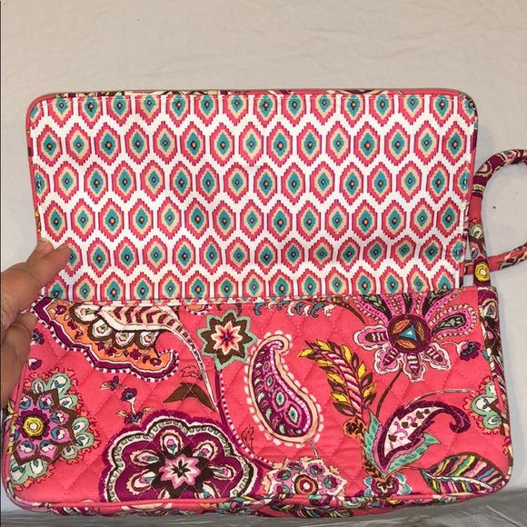 Vera Bradley “Knot Just a Clutch”, EUC RETIRED - Picture 9 of 11